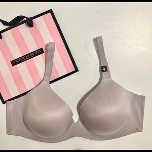 VICTORIA’S SECRET BRA.